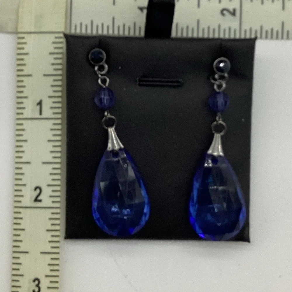 216. Clear Blue Teardrop Earrings w/ Silver Links EUC